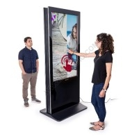 Дигитален информационен двуекранен тотем 65"